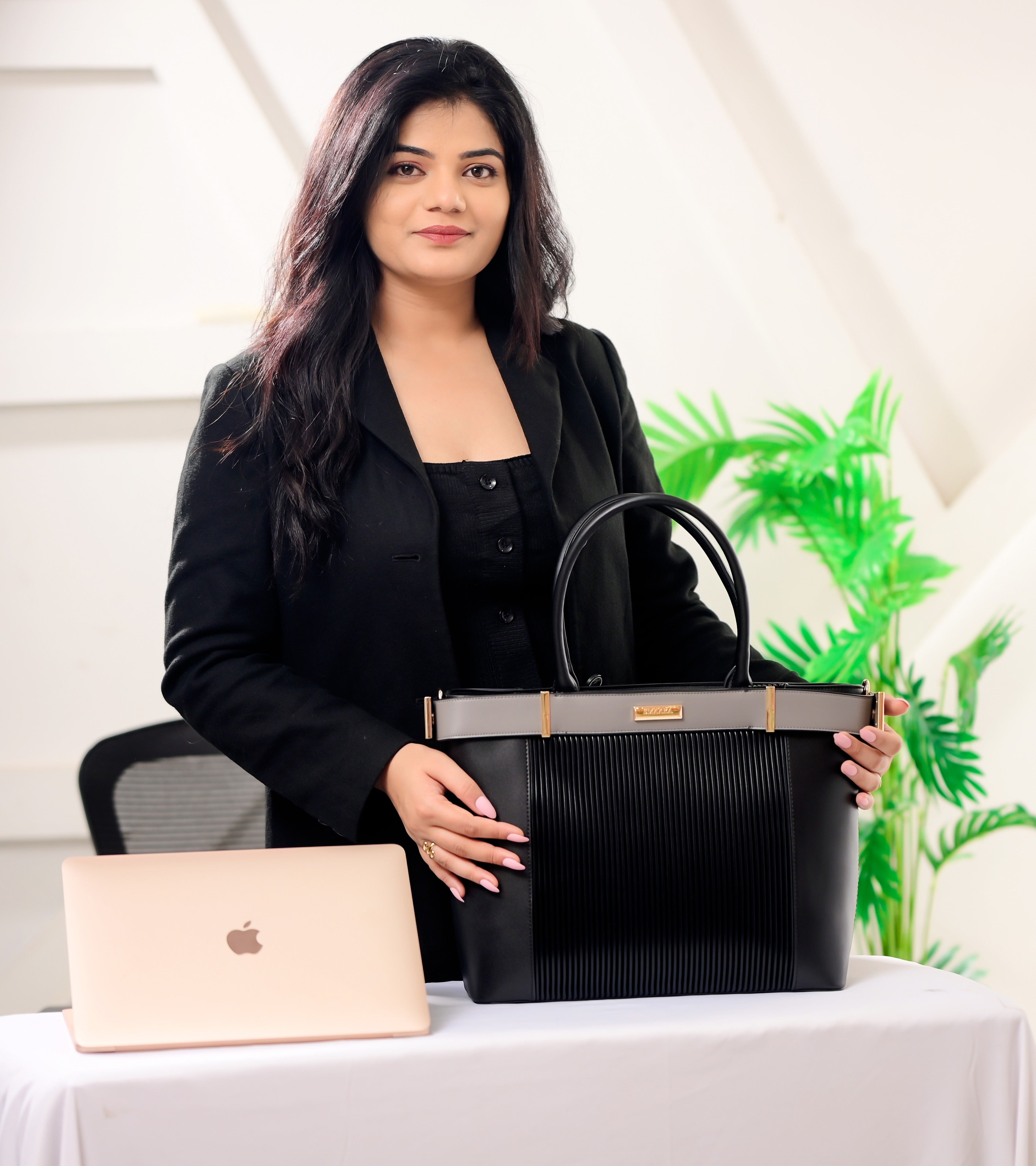 ONYX AURA TOTE BAG
